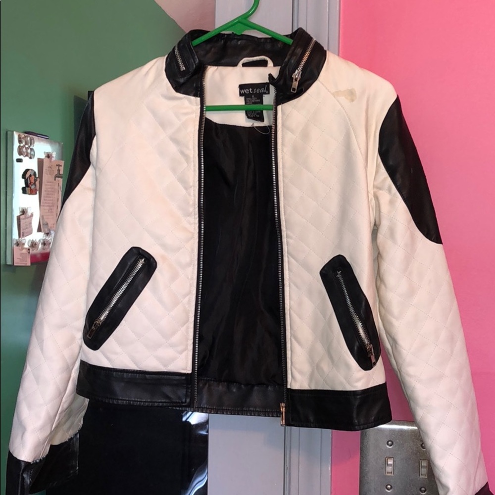 FAUX LEATHER BLACK AND OFF WHITE JACKET